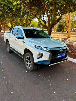 MITSUBISHI L200 TRITON 2.4 16V TURBO DIESEL SPORT HPE-S CD 4P 4X4 AUTOMÁTICO MITSUBISHI L200 TRITON 2.4 16V TURBO DIESEL SPORT HPE-S CD 4P 4X4 AUTOMÁTICO